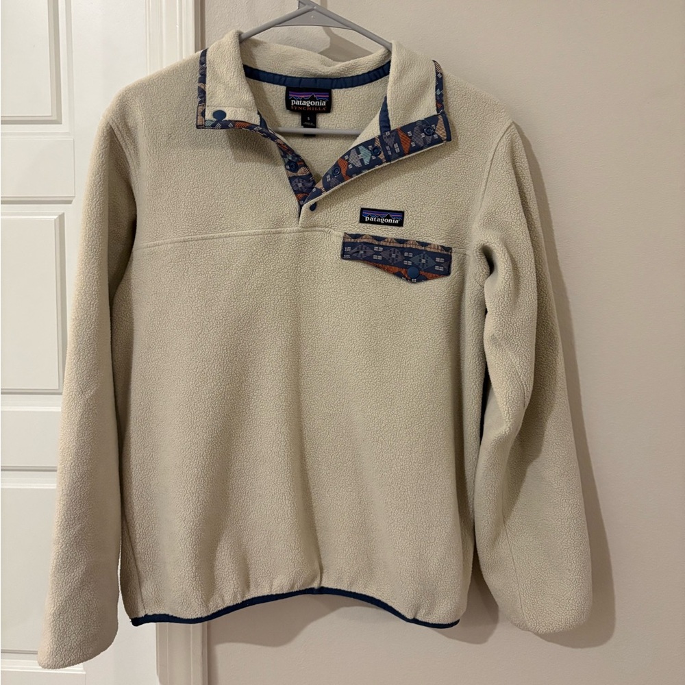Patagonia Beige Sweater with Blue Accents
